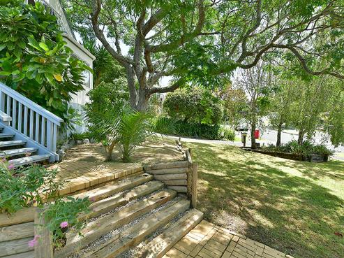 16 Kenneth Hopper Place, Manly