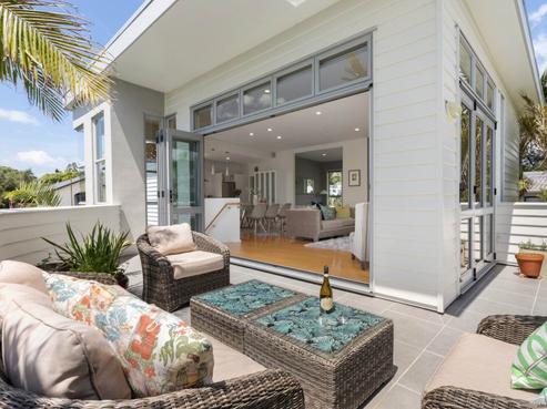6 Frenz Drive, Titirangi