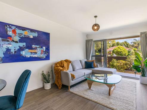 2/8 Western Springs Road, Morningside