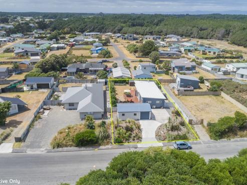 44 Hunia Terrace, Himatangi Beach