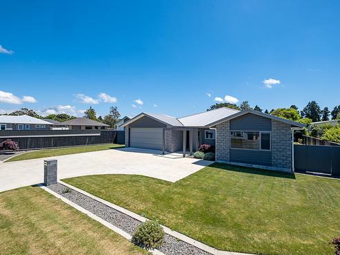 12 Montague Grove, Stratford
