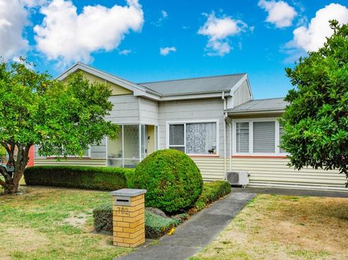 702 Willowpark Road North, Hastings
