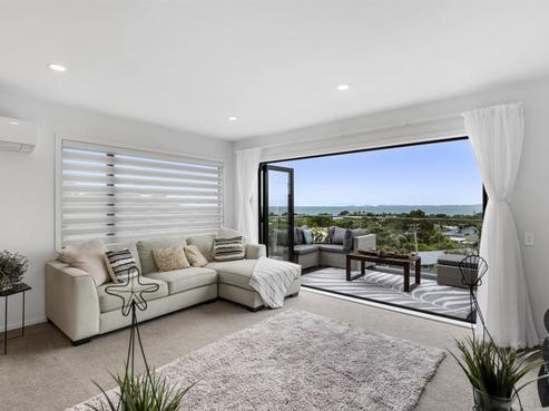 2/14 Eastcliffe Road, Castor Bay