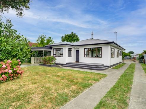 1208 Willowpark Road North, Mayfair