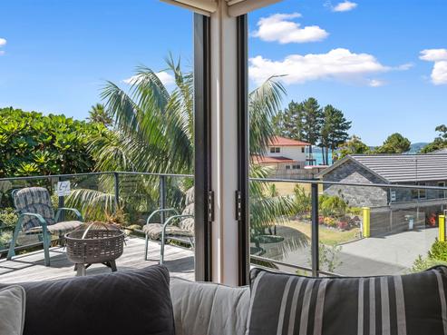 5 Paradise Point Place, One Tree Point