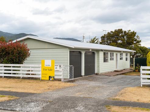 35 Woodward Street, Featherston