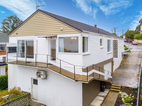 124B Highgate, Roslyn