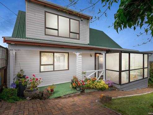 11 Vipond Road, Stanmore Bay