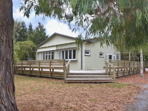 1923 State Highway 2, Featherston