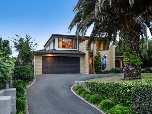 2 Huntington Drive, Huntington