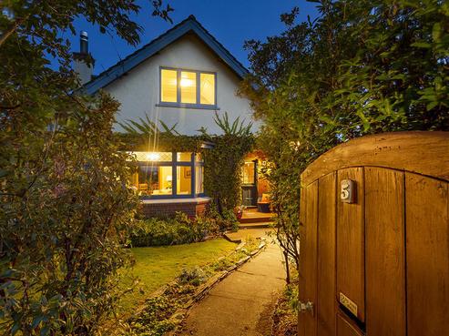 5 Bruce Street, Roslyn