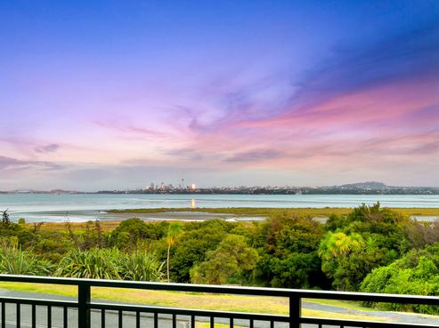 22 Provence Esplanade, Te Atatu Peninsula