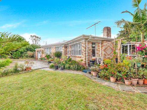 2 Robyn Place, Mangere East