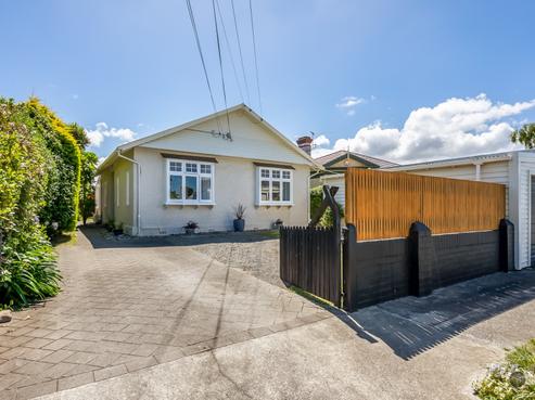 14 Bristol Square, Central Hutt