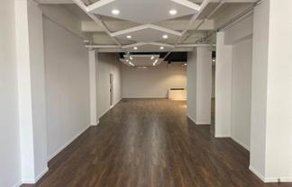 WELL PRESENTED BROADWAY RETAIL