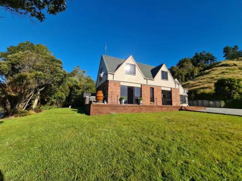 151 Coulson Road, Paroa