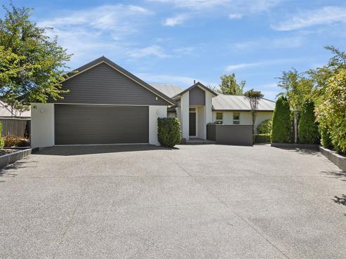 8 June Gardens, Northwood