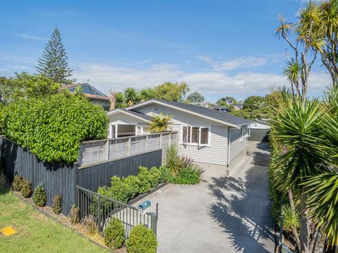 64 Patons Road, Howick