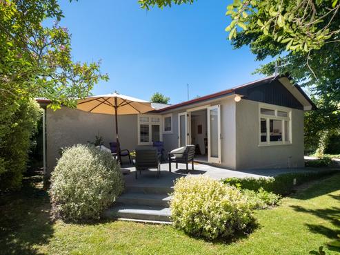 804 Churchill Street, Akina