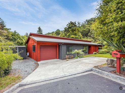 2 Lowry Heights, Stokes Valley