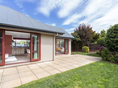 16A Ambleside Drive, Burnside
