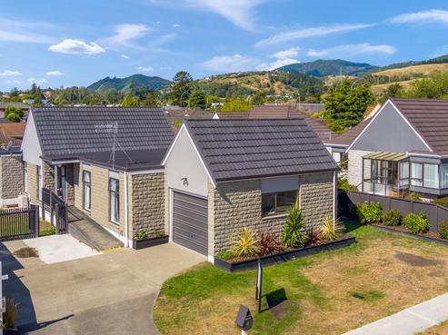 6 Byron Place, Stoke