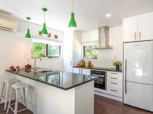 6 Hillside Road, Ostend