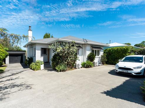 323 Western Hills Drive, Avenues