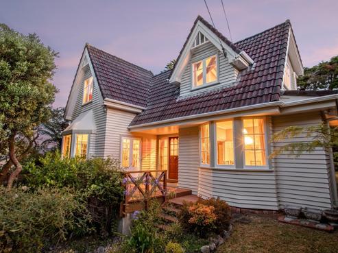 10 Waikare Street, Karori