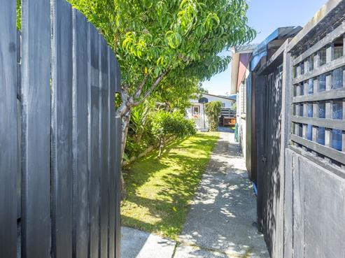 9B Kansas Grove, Totara Park