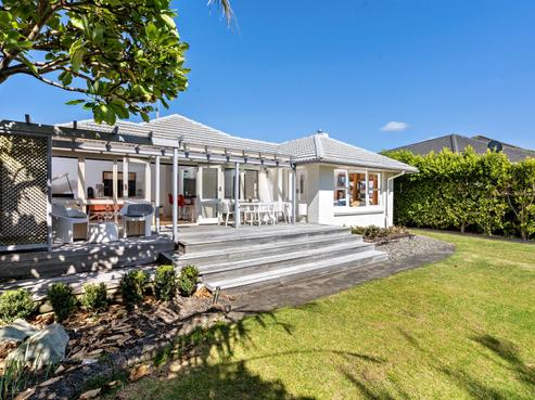 31 Lake Pupuke Drive, Birkenhead