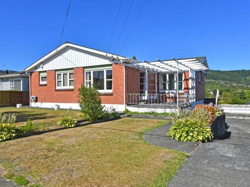 33 Dowling Grove, Silverstream