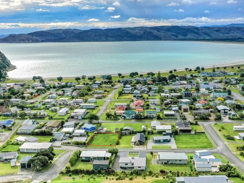 8 Puka Place, Mahia