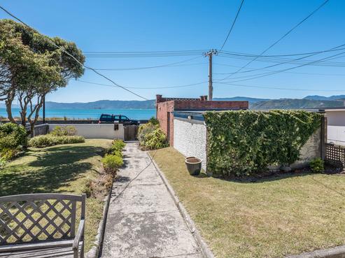 83 Marine Parade, Seatoun