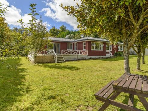 1956 Pyes Pa Road, Oropi
