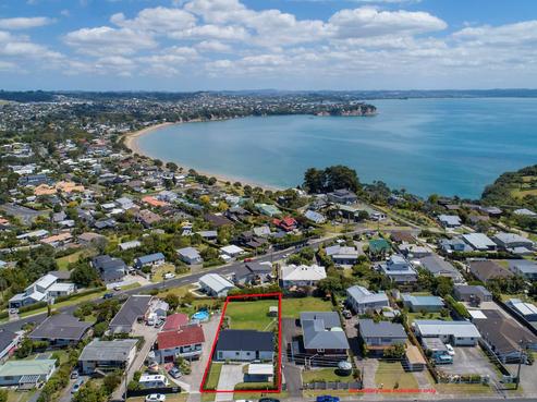 1004 Whangaparaoa Road, Matakatia