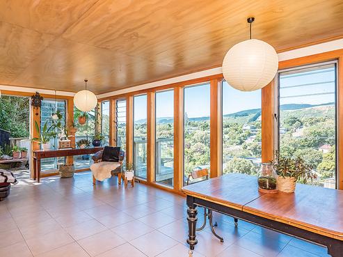 15 Renown Road, Raumati South