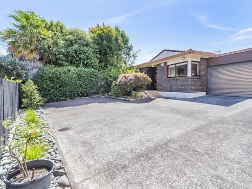 2/13 Parramatta Place, Botany Downs