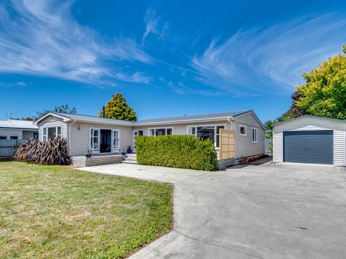 702C Park Road South, Akina