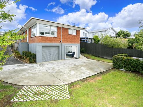 2/2 Lambrown Drive, Totara Vale