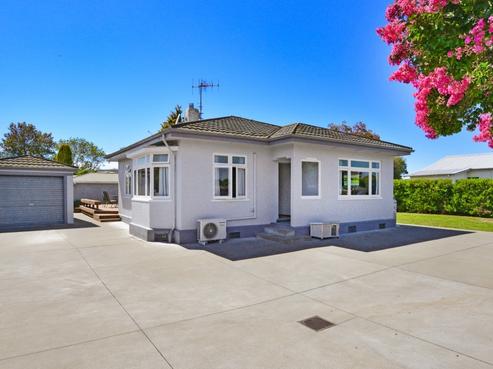 1017 Frederick Street West, Mahora
