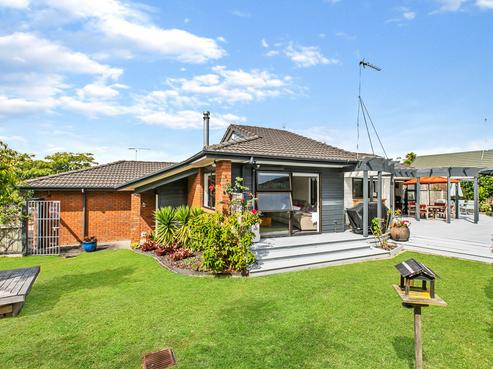4 Woodview Rise, Botany Downs