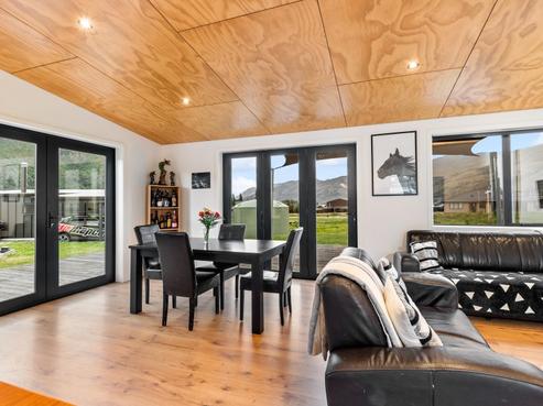 13 Lakefield Close, Kingston