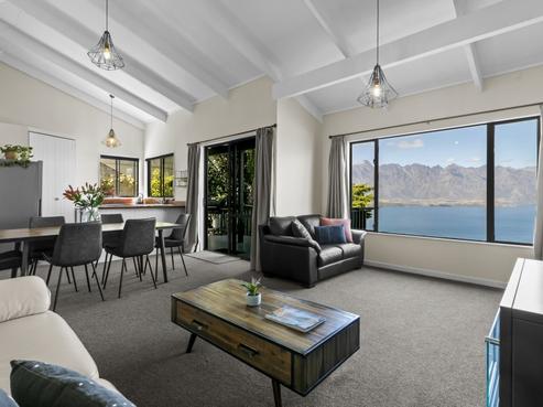 39B Greenstone Place, Fernhill/Sunshine Bay