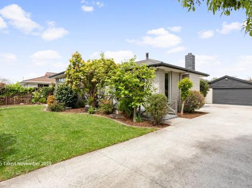 25 Ambleside Drive, Burnside
