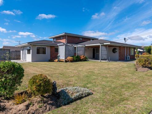 1 Luxor Place, Westbrook