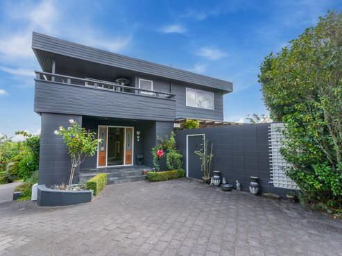 5 Armstrong Grove, Hilltop