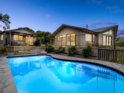 111 Massey Road, Waipu