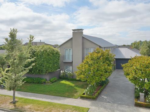 6 Crombie Green, Northwood