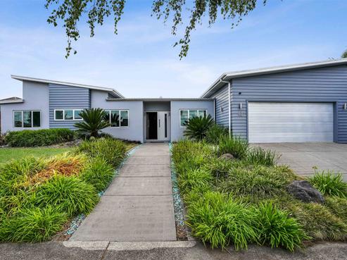 48 Barrington Drive, Huntington